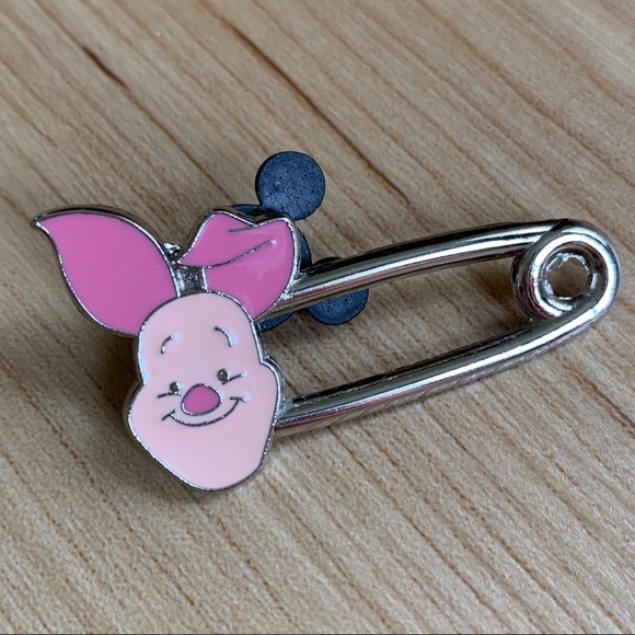 Disney Accessories - Piglet Disney pin